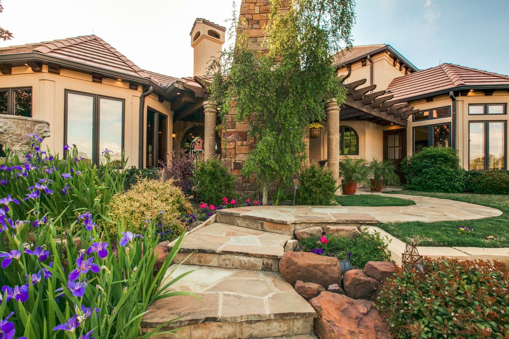 SOUTHLAKE-1900-Shady-Oaks-Back-of-house