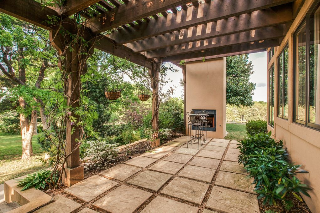 SOUTHLAKE-1900-Shady-Oaks-Loggia