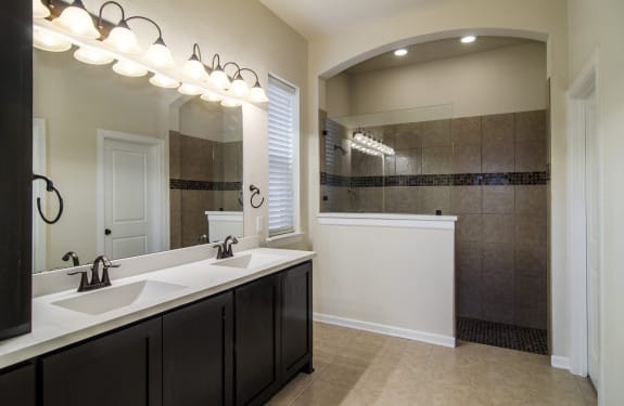 Savoy-Master-Bath-575x375