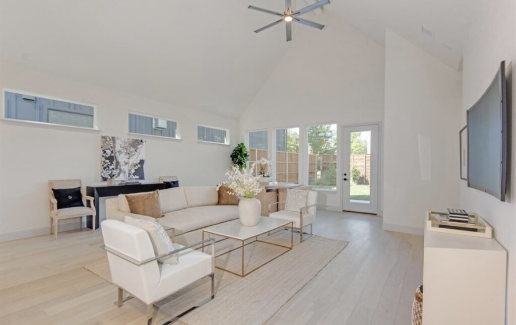 9851-Kingsway-Ave