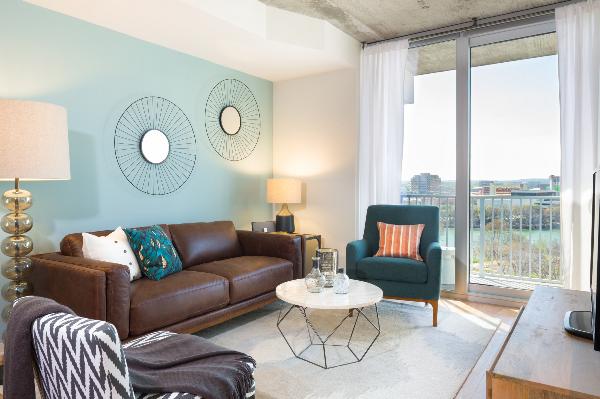 SkyHouse-Dallas-living-room-2