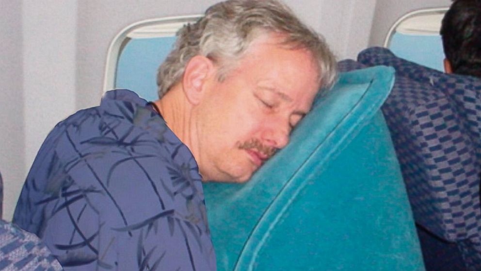 SkyrestHT_sky_mall_plane_pillow_jtm_140428_16x9_992
