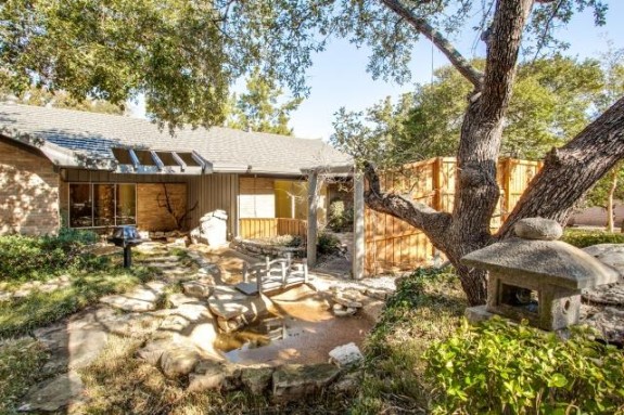 Snavely-Garden-575x383