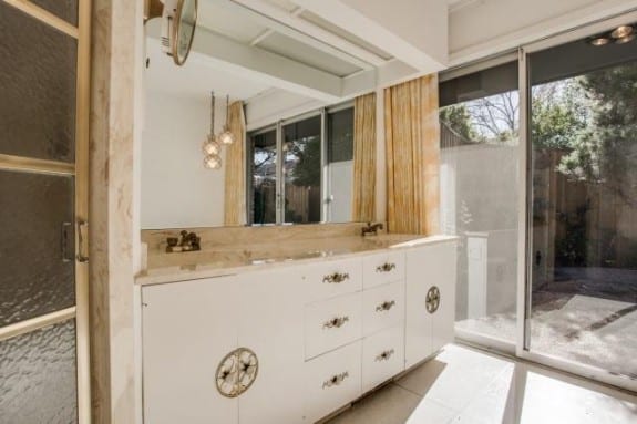 Snavely-Master-Bath-575x383