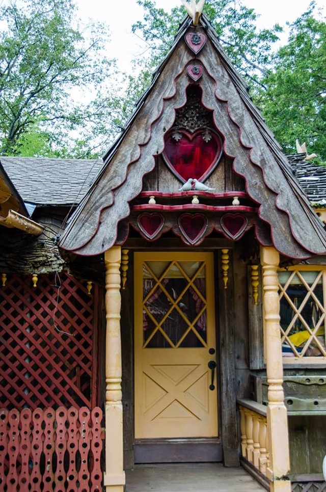 Swan-House-Door-Detail