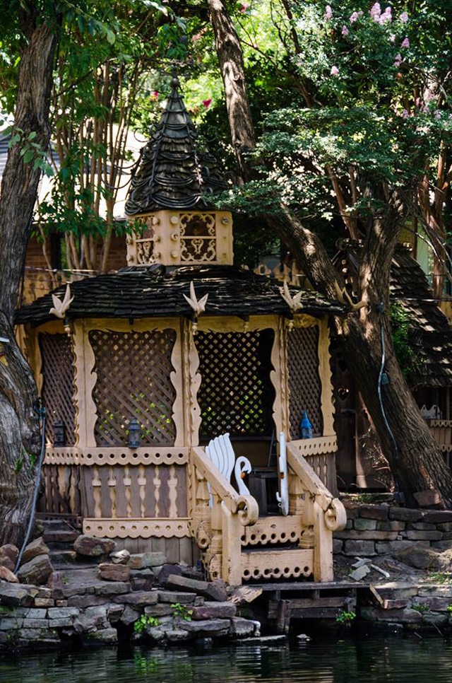 Swan-House-Gazebo