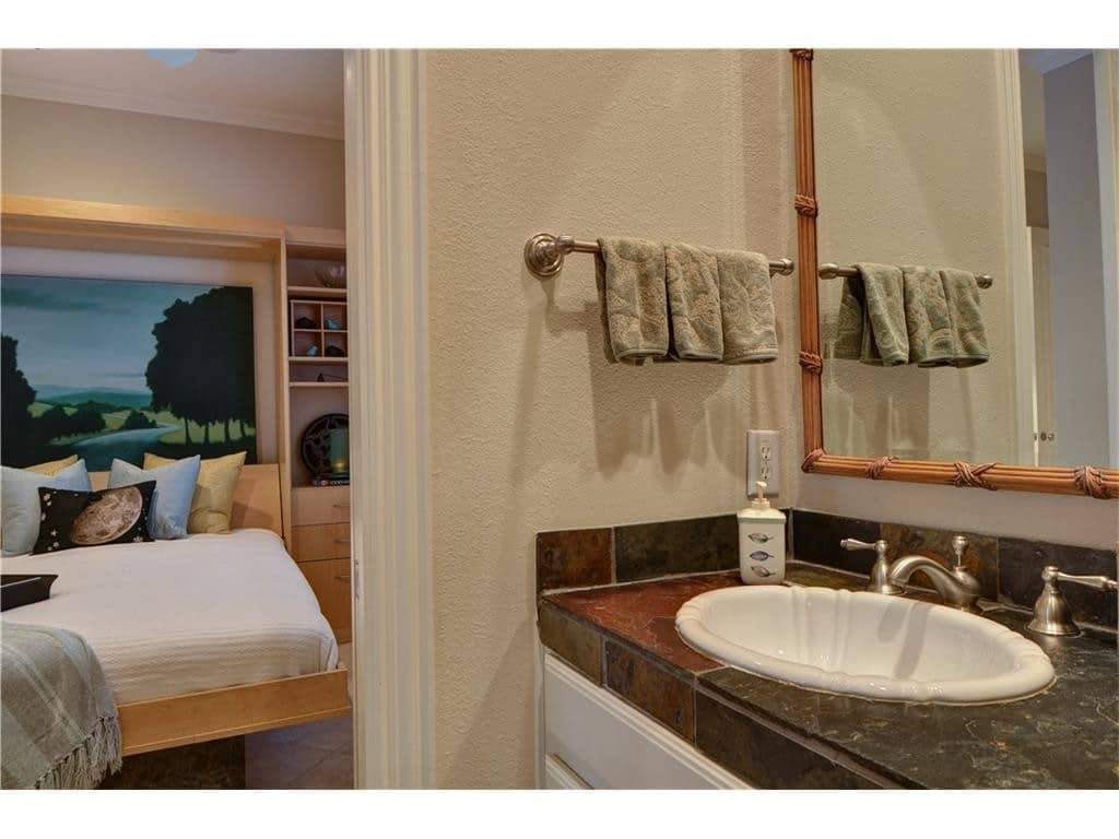 Thomas-street-downstairs-guest-1024x768