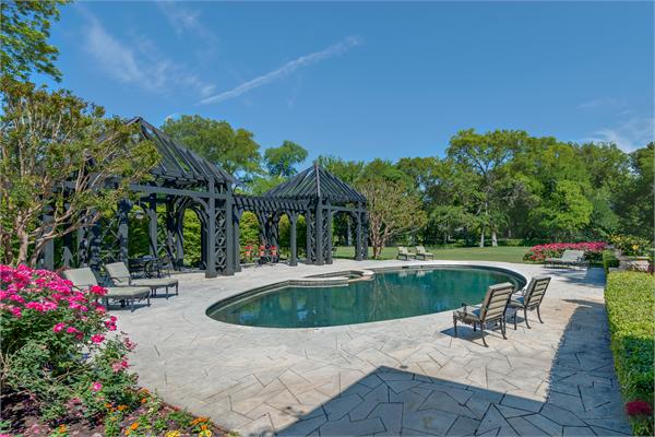 Trevino-Country-estate-pool-1