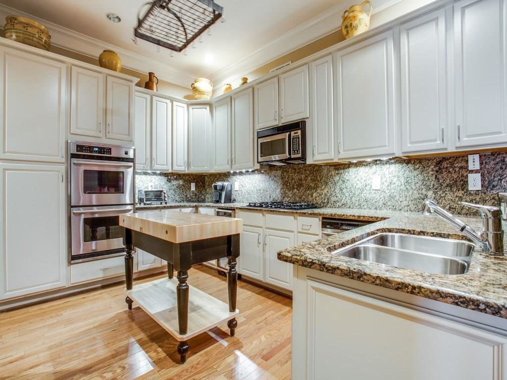 Uptown-2885-Woodside-102-Kitchen-1024x768