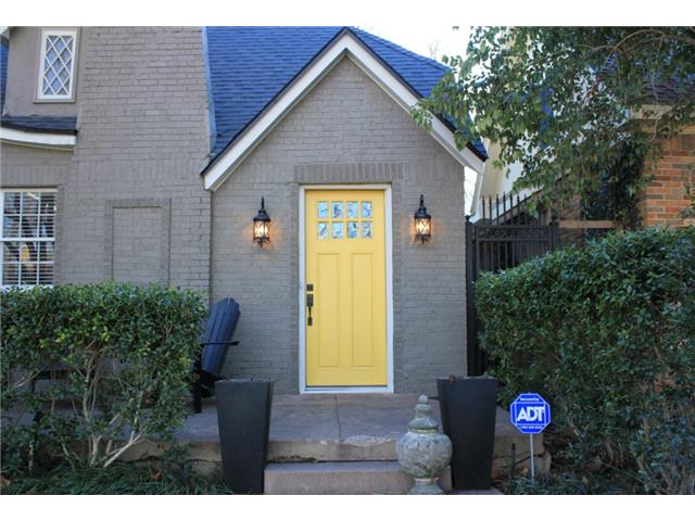 Yellow-front-door