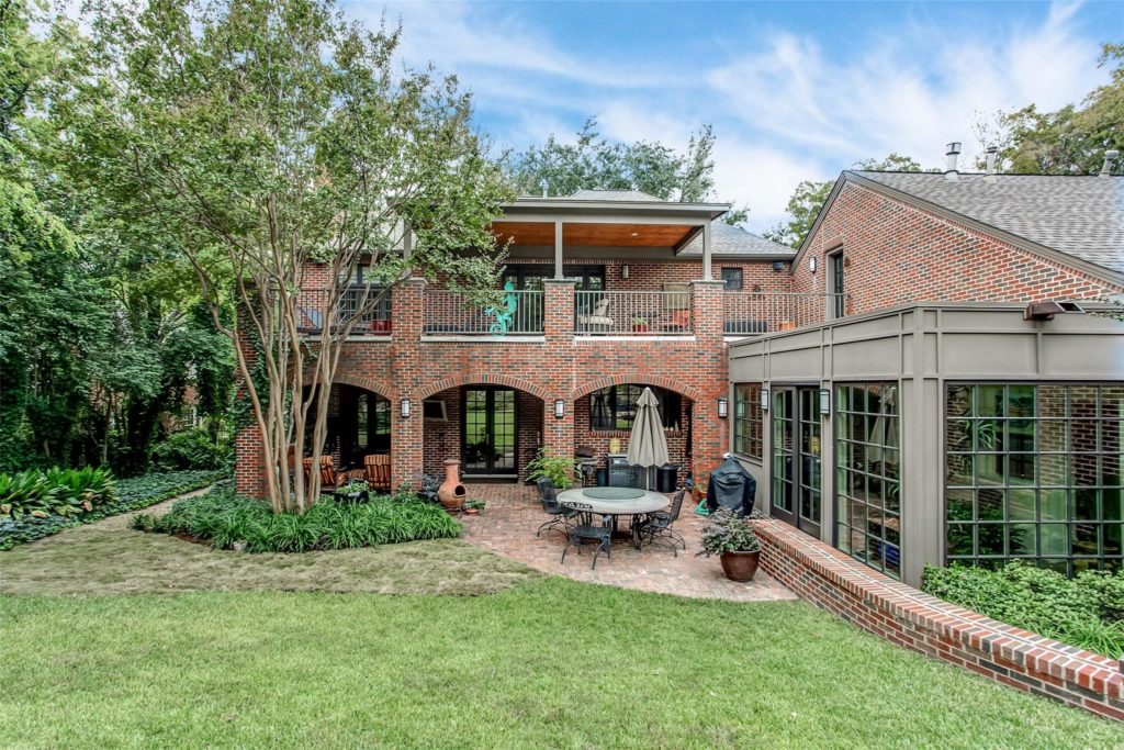 2617-Colonial-Parkway-2