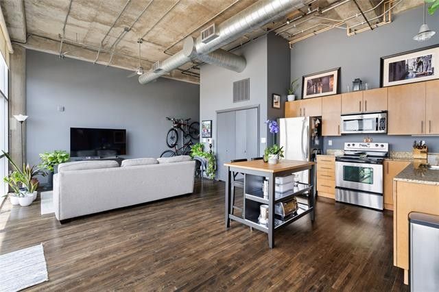 be9f9f6af27572f763c49f34aba8d1b1l-m1916182031xd-w1020_h770_q80