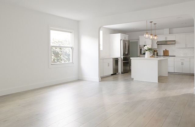 Living_Mod_Laptop_Remy_Eden_Brea-Grey_0292-1-1