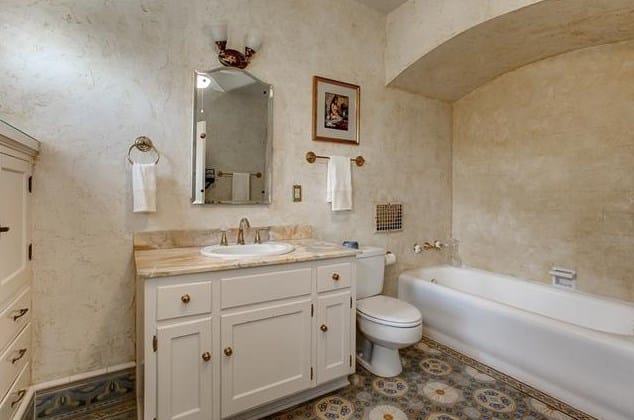 2200-Winton-Terrace-Front-2