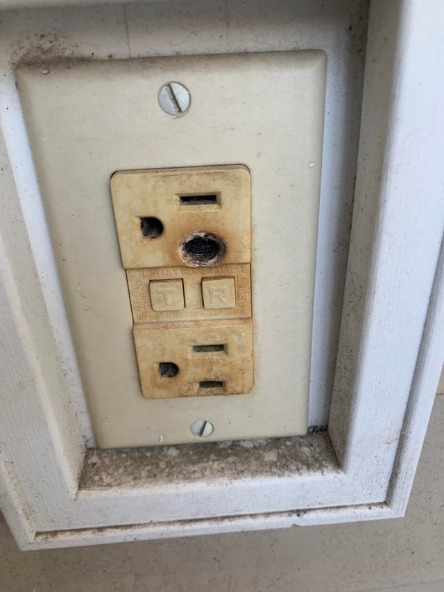 home-inspection-home-inspector-magnifying-glass