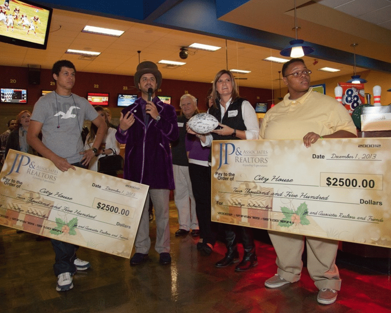 jp-associates-realtors-holiday-scholarship-event-checks