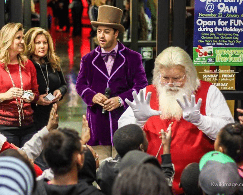 jp-associates-realtors-holiday-scholarship-event-santa