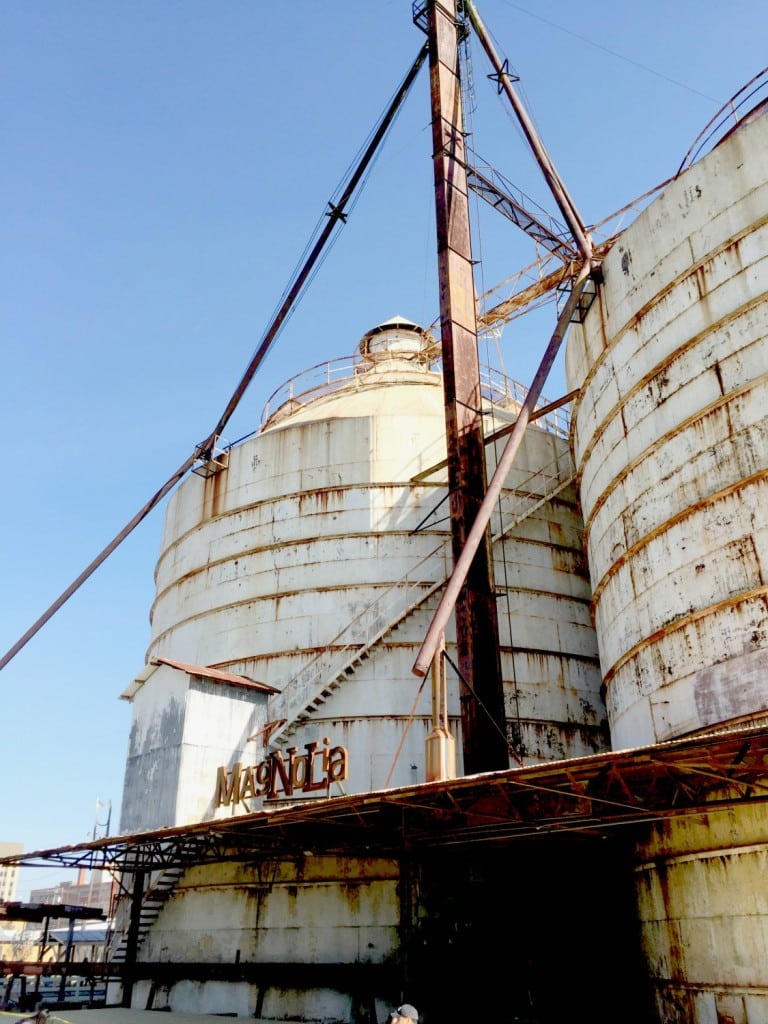 Chip-and-Joanna-Gaines-HGTV-Fixer-Upper-300x225