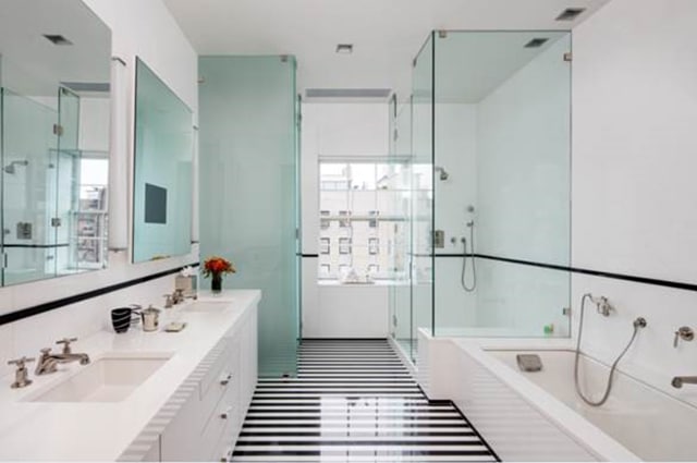 bjorn-wallander-fixtr-ures-sink-mirror-flowerssmall-bathrooms-10