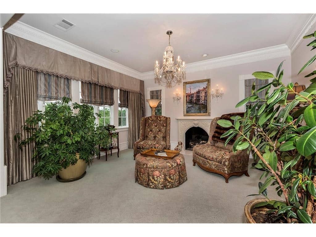 master-sitting-1024x768