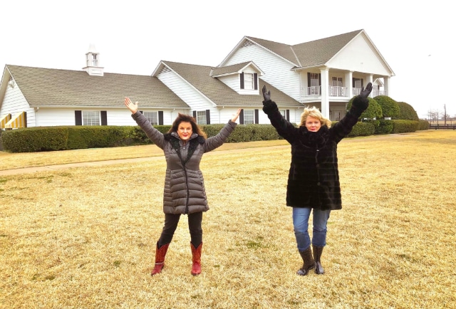 sally-and-i-in-front-of-mansion-2048x1388-1