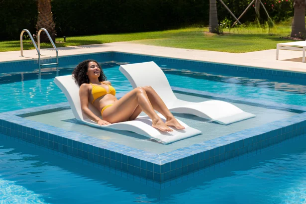 Pool tanning ledge with chairs