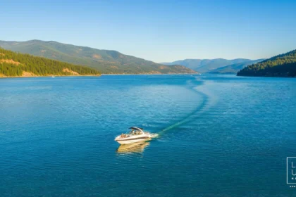 Family boating on Lake Coeur d’Alene during summer