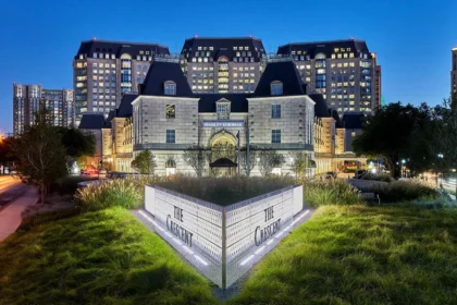 The Crescent Office luxury commercial building in Dallas-Fort Worth real estate market