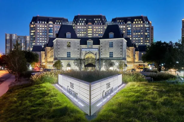 The Crescent Office luxury commercial building in Dallas-Fort Worth real estate market